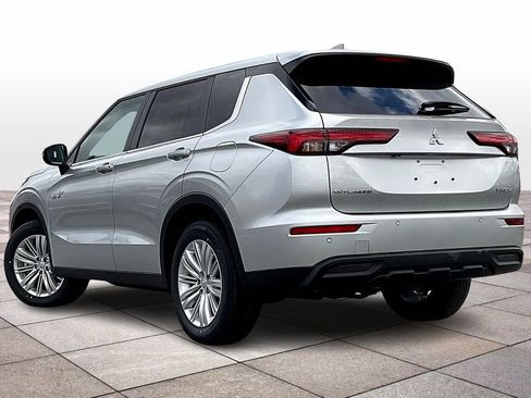 New 2025 Mitsubishi Outlander ES AWD/4WD image 3