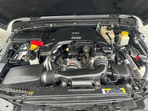 Used 2021 Jeep Gladiator Rubicon AWD/4WD image 9
