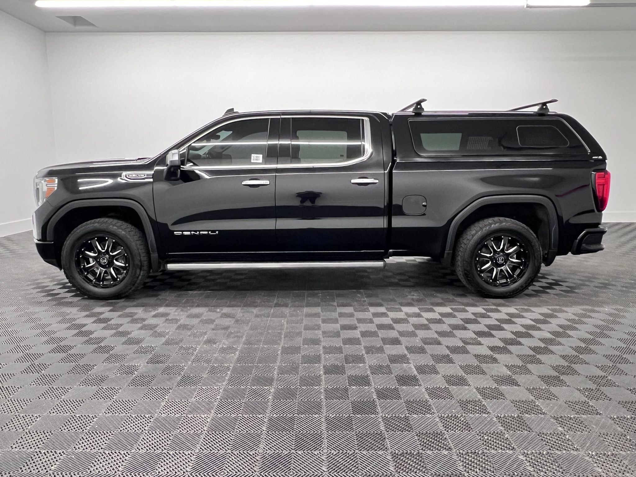 Used 2019 GMC Sierra 1500 Denali w/ Denali Ultimate Package AWD/4WD image 2