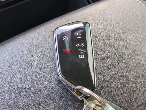 Used 2024 Volkswagen Atlas Cross Sport SE w/ Panoramic Sunroof Package image 28