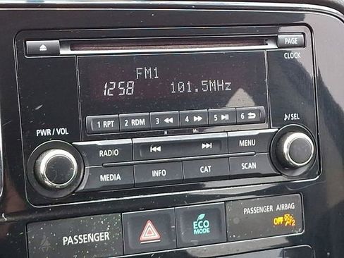 Used 2016 Mitsubishi Outlander ES image 22