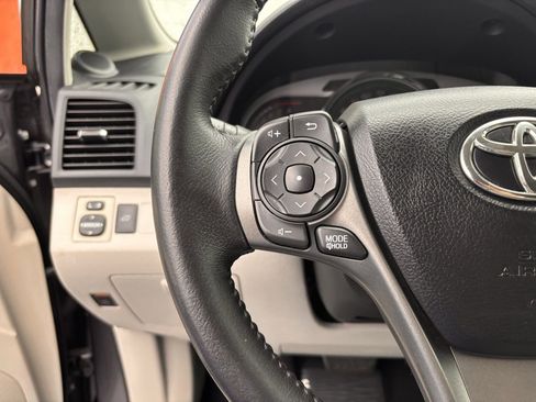 Used 2013 Toyota Venza XLE image 6