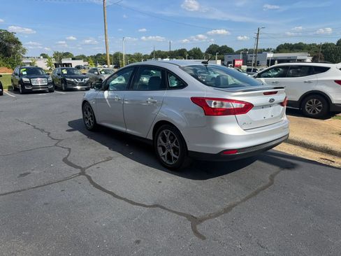 Used 2014 Ford Focus SE w/ Equipment Group 201A FWD image 5