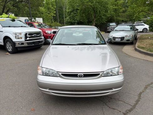 Used 2000 Toyota Corolla CE FWD image 2
