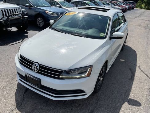 Used 2017 Volkswagen Jetta SE FWD image 6