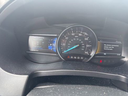 Used 2017 Ford Explorer XLT w/ Equipment Group 202A AWD/4WD image 19