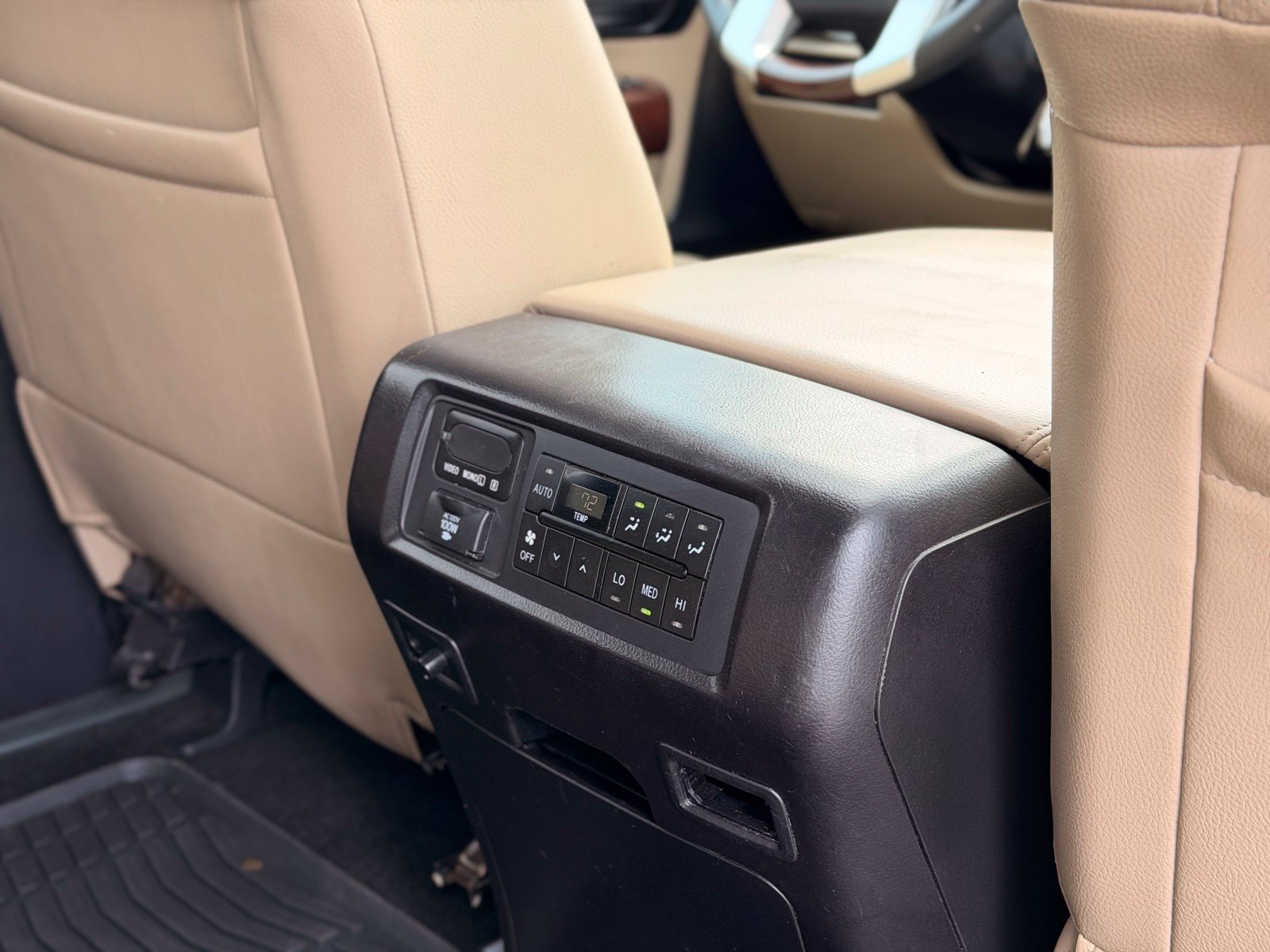 Used 2015 Toyota Sequoia Platinum RWD image 35