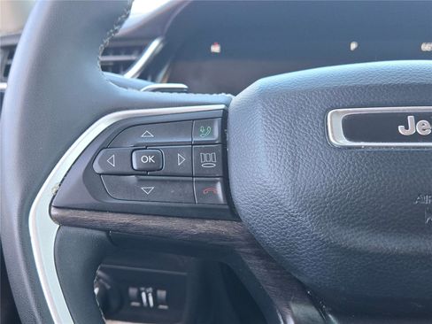 Used 2023 Jeep Grand Cherokee Limited image 33