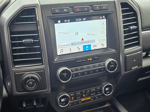 Used 2019 Ford Expedition Platinum image 16