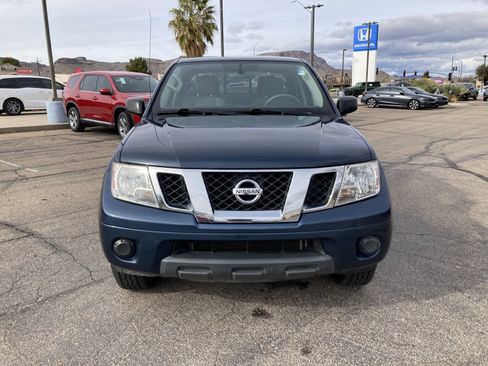 Used 2019 Nissan Frontier SV image 2