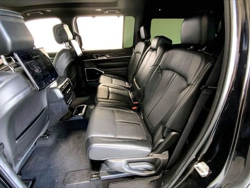 Used 2022 Jeep Wagoneer Series III w/ Premium Group I AWD/4WD image 24