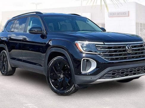 Used 2026 Volkswagen Atlas SE AWD/4WD image 1