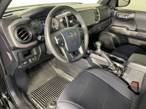 Used 2019 Toyota Tacoma TRD Off-Road w/ Technology Package AWD/4WD image 3