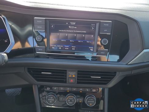 Used 2022 Volkswagen Jetta SE image 19