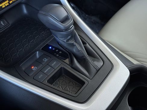 Used 2021 Toyota RAV4 XLE image 30