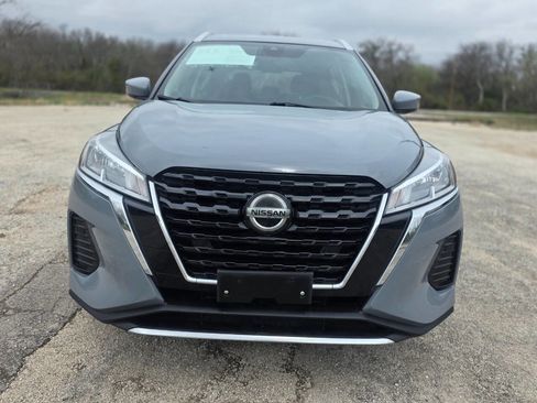 Used 2021 Nissan Kicks SV image 3