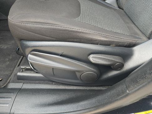 Used 2019 Jeep Cherokee Latitude w/ Popular Appearance Group FWD image 13
