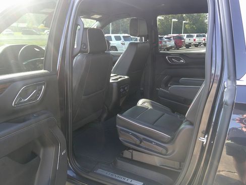 Used 2023 Chevrolet Suburban Premier image 13