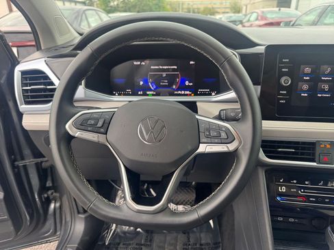 Used 2025 Volkswagen Taos SE image 28