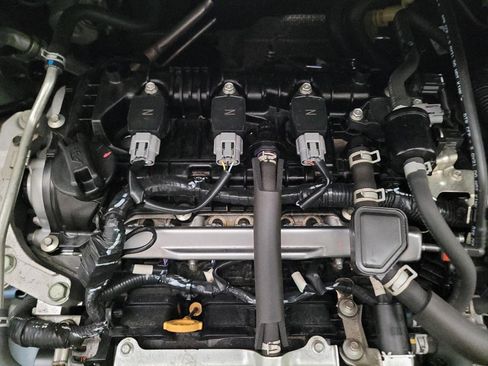 Used 2021 Nissan Versa SV FWD image 30