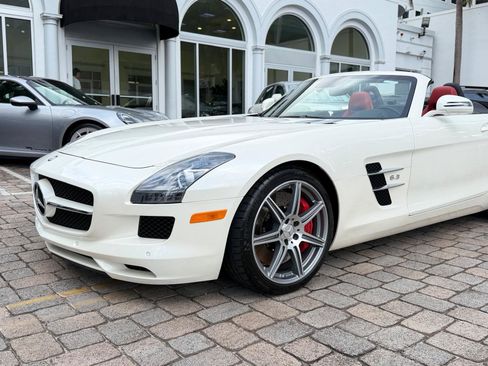 Used 2012 Mercedes-Benz SLS AMG Roadster image 3