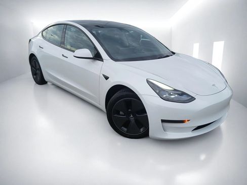Used 2023 Tesla Model 3 Standard Range RWD image 1