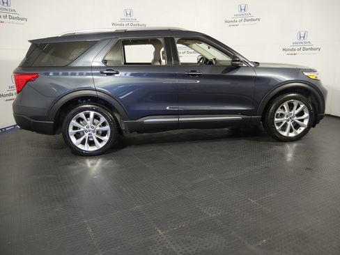 Used 2022 Ford Explorer Platinum w/ Equipment Group 601A AWD/4WD image 3