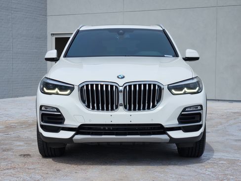 Used 2021 BMW X5 xDrive40i w/ Convenience Package AWD/4WD image 3