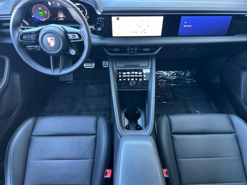Used 2025 Porsche Macan 4S Electric AWD/4WD image 6