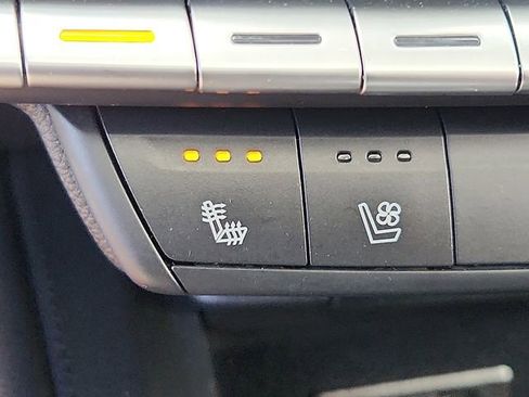 Used 2021 Cadillac XT4 Premium Luxury AWD/4WD image 25