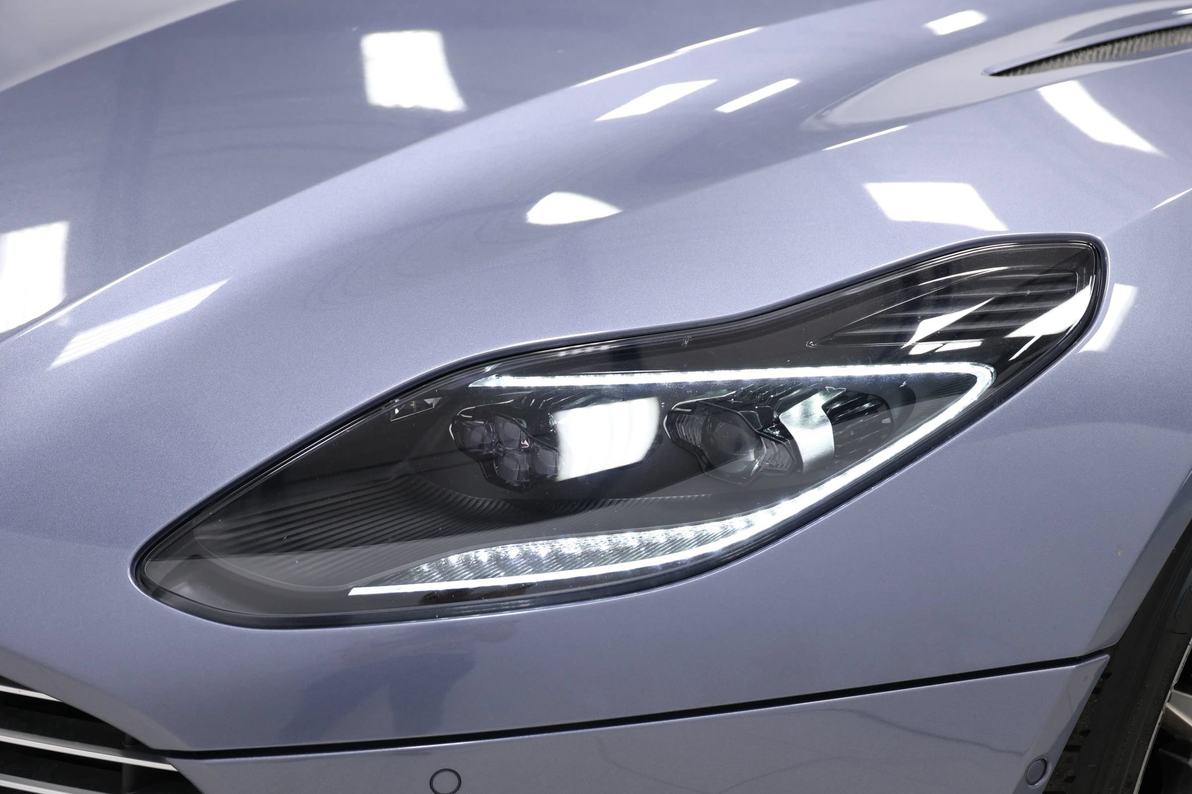 Used 2019 Aston Martin DB11 Coupe RWD image 98