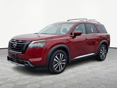 Used 2024 Nissan Pathfinder Platinum w/ Black Appearance Package AWD/4WD image 3