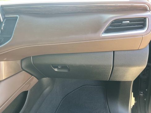 Used 2022 Chevrolet Suburban High Country AWD/4WD image 31