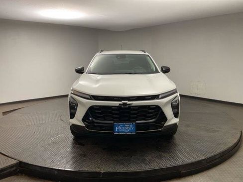 Used 2025 Chevrolet Trax ACTIV FWD image 2