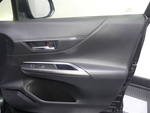 Used 2021 Toyota Venza Limited w/ Advanced Technology Package image 19