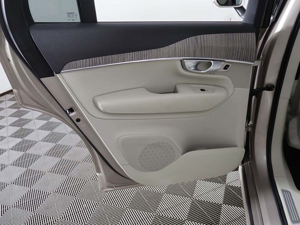 Used 2024 Volvo XC90 T8 Plus w/ Protection Package Premier AWD/4WD image 30