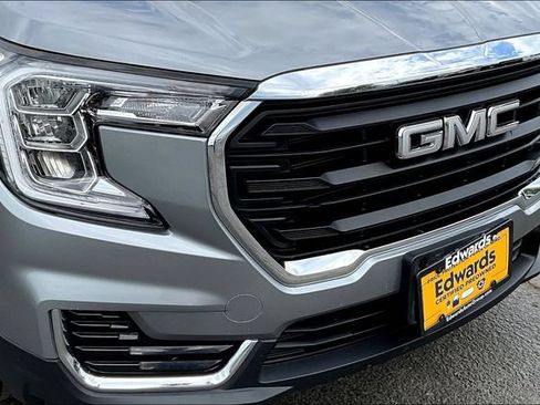 Used 2024 GMC Terrain SLE AWD/4WD image 31