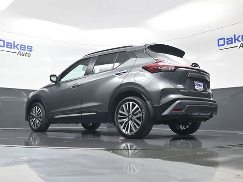 Used 2023 Nissan Kicks SR w/ SR Premium Package image 40