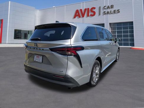 Used 2025 Toyota Sienna LE FWD image 6