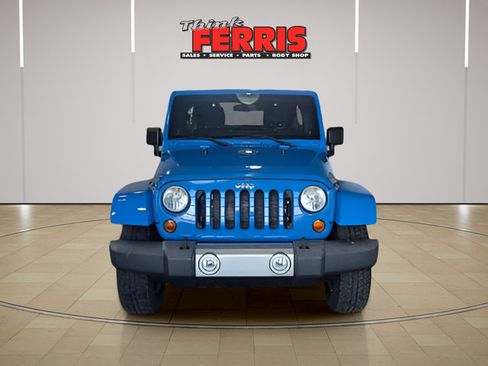 Used 2012 Jeep Wrangler Unlimited Sahara w/ Connectivity Group AWD/4WD image 10