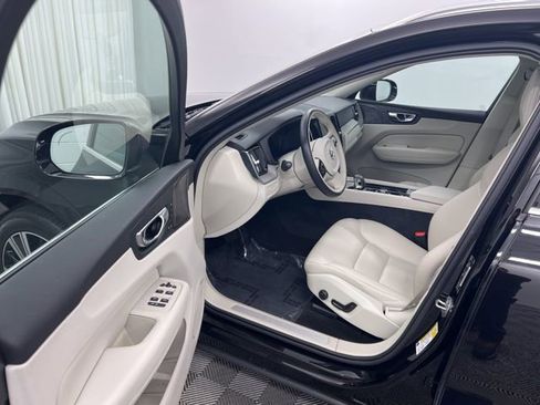 Used 2023 Volvo XC60 B5 Plus w/ Climate Package image 12