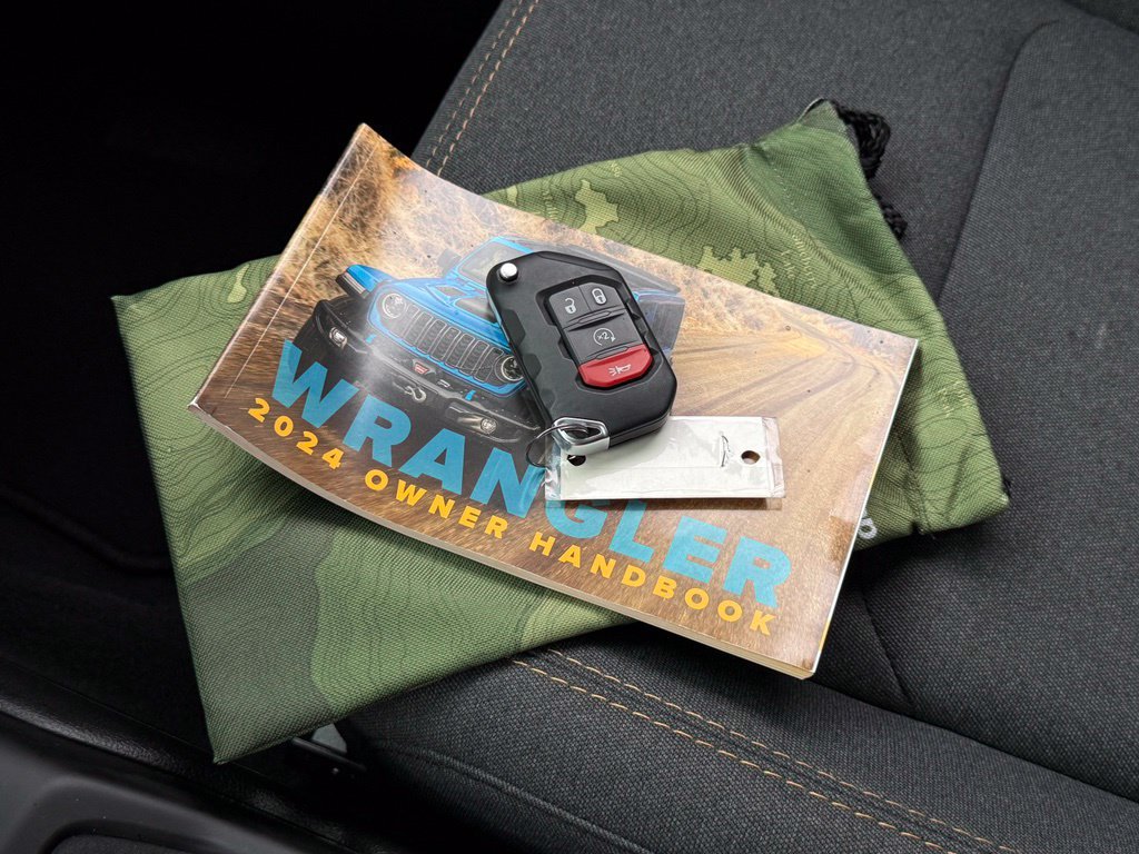 Used 2024 Jeep Wrangler Unlimited Sahara AWD/4WD image 3