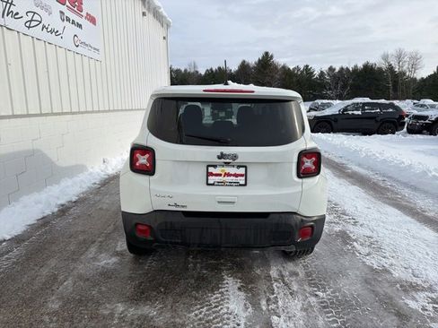 Used 2023 Jeep Renegade Latitude image 11