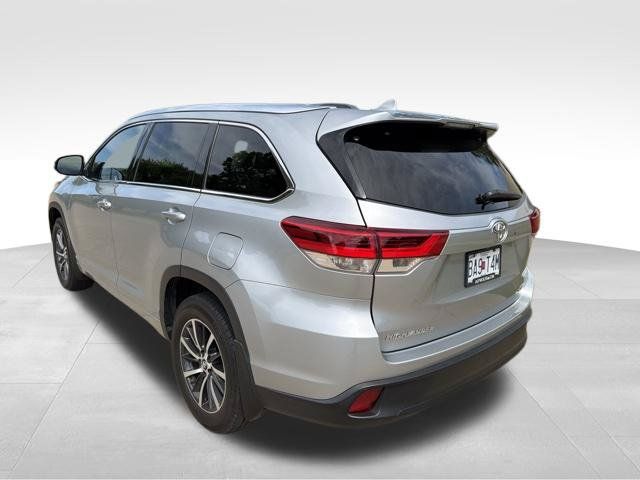 Used 2017 Toyota Highlander XLE AWD/4WD image 6