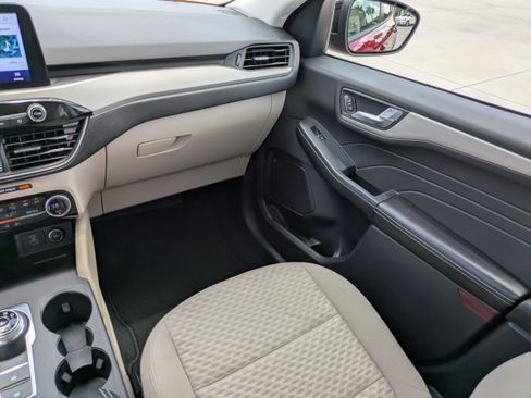 Used 2021 Ford Escape SE w/ SE Sport Appearance Package FWD image 16