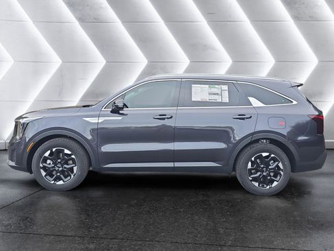 New 2026 Kia Sorento S FWD image 2