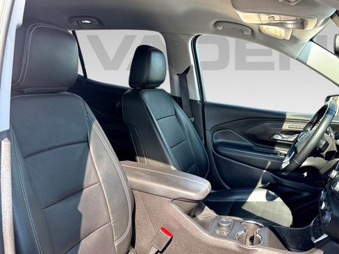 Used 2023 GMC Terrain SLT image 12