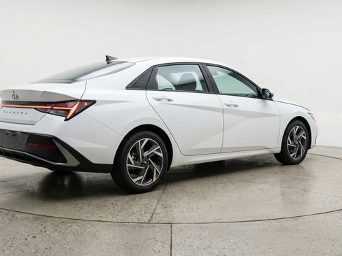 Used 2025 Hyundai Elantra SEL FWD image 9