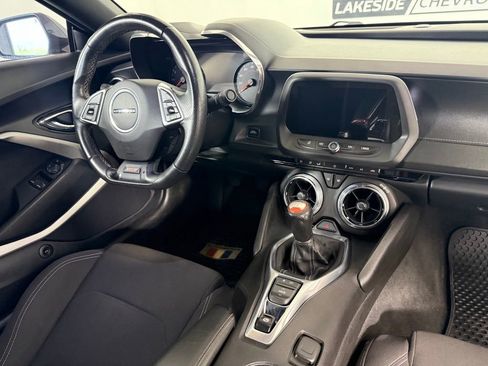 Used 2016 Chevrolet Camaro SS RWD image 17