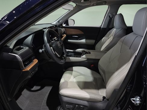 Certified 2025 Toyota Grand Highlander AWD image 21